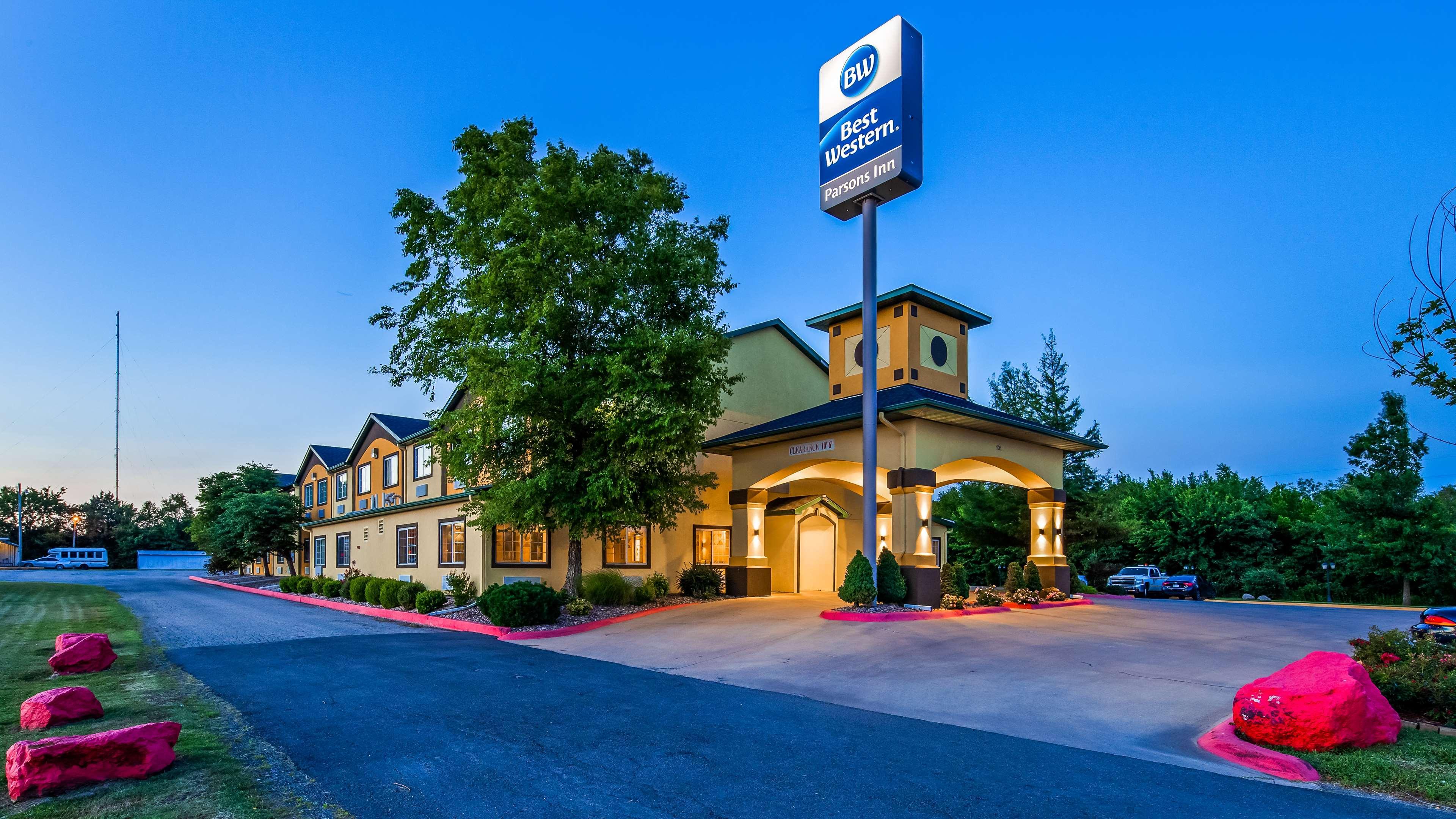 Best Western Parsons Inn Exterior photo